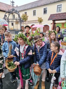 Zelenega Jurija smo pričakali na občinskem dvorišču 3
